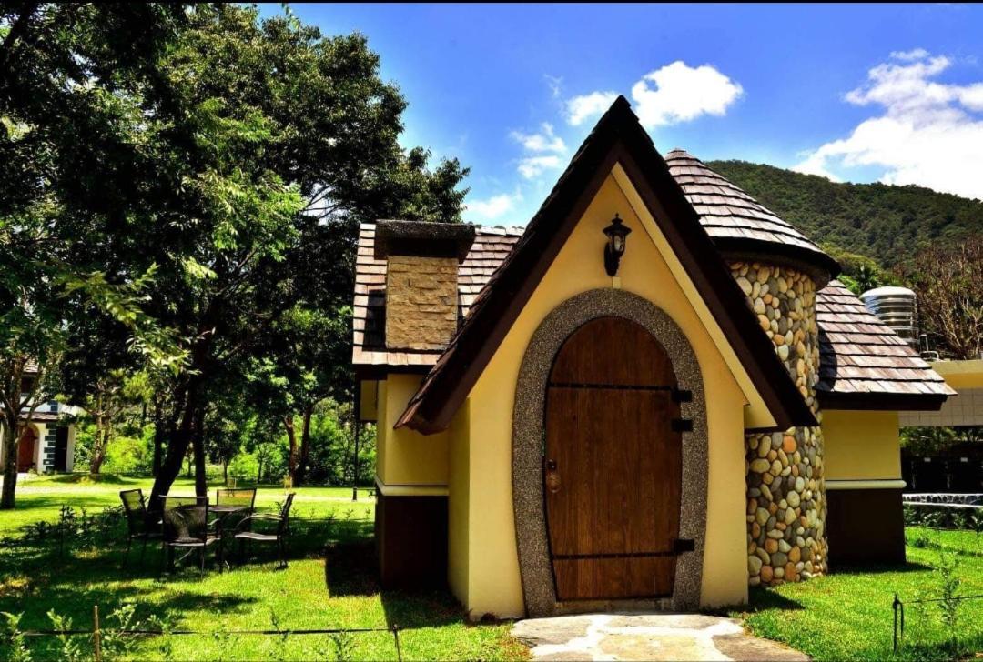 Mushroom Forest Guesthouse Camping Site Пули Екстериор снимка